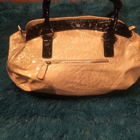 Guess purse - Picture 7 of 8